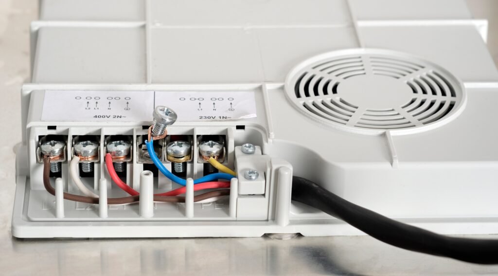 Electrical connection of the induction panel cooker, contacts, electricity